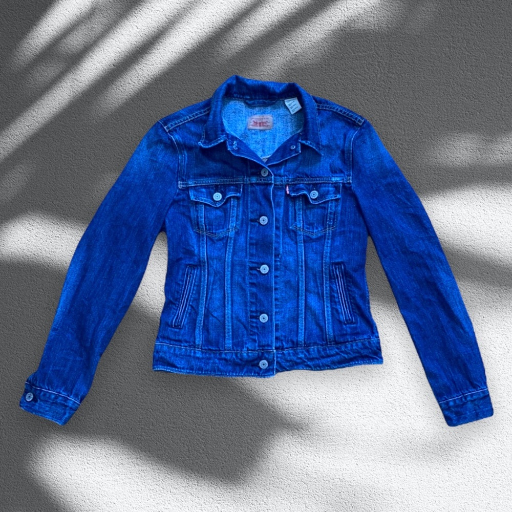 2/$40 Levi’s Medium Wash Denim Jacket